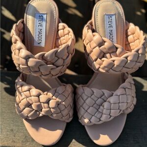 Nude/Pink Bottega Veneta style sandal with block heel. Size 7 Steve Madden